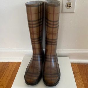 Burberry boots